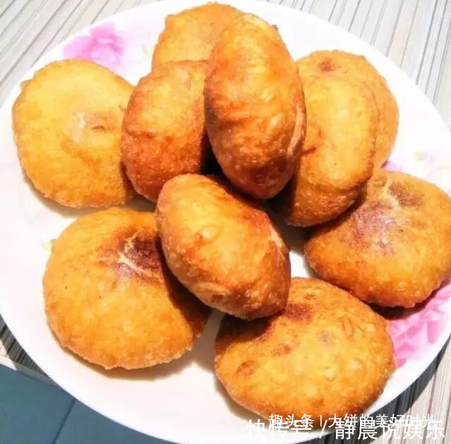 秋季就适合吃炸糕，香甜软糯，香味诱人，上桌家人5分钟吃掉一盘