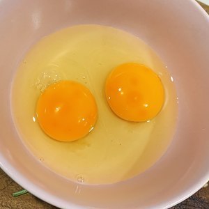 奶奶炖豆腐,加了四个鸡蛋用筷子一搅,出锅后孩子老公吵着要吃