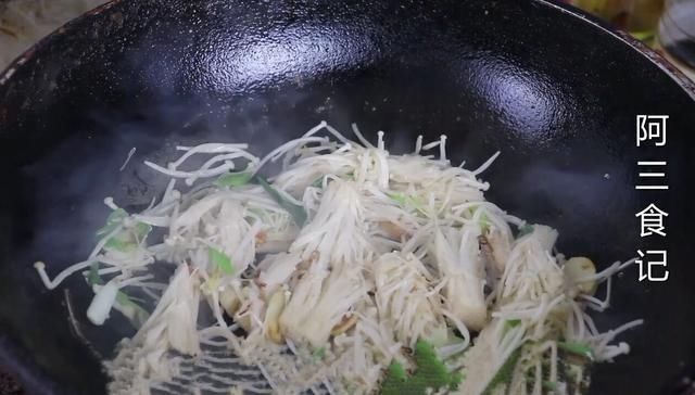 金针菇炒蛋|金针菇新做法，加2个鸡蛋，简单一做，比吃肉都香，开胃又下饭