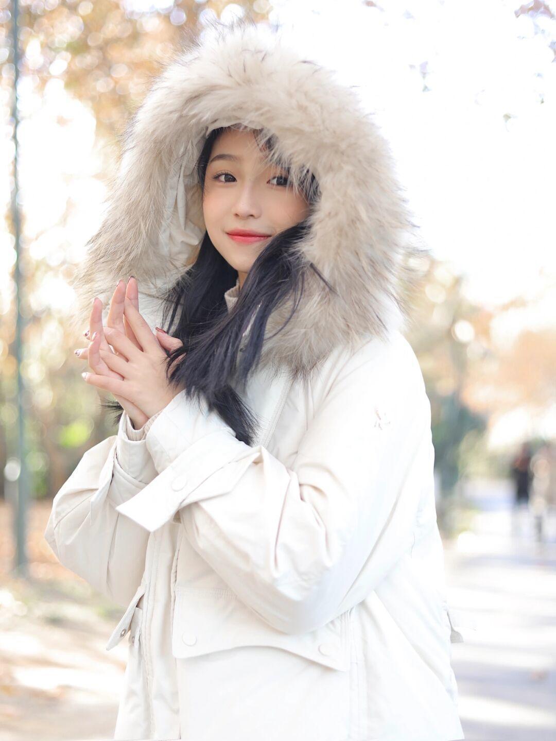 黄黑皮|看过这组羽绒服搭配,才知道冬季要保暖也要优雅,低调高级