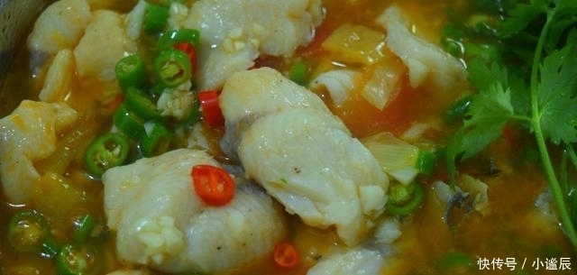 酸汤鱼的新吃法，草鱼加上3只番茄，酸辣开胃，做法还很简单！