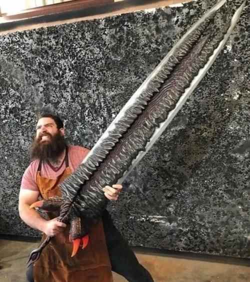 森林当中|人类在森林即是“寻死”,而手持冷兵器的你,必定就此“称王称霸”