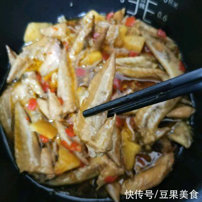 超简单又好味的电饭锅懒人版蒜香鸡翅尖，看一眼就会
