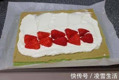 5颗鸡蛋，一把菠菜，就可以吃到又嫩又润的戚风蛋糕，总吃也不够