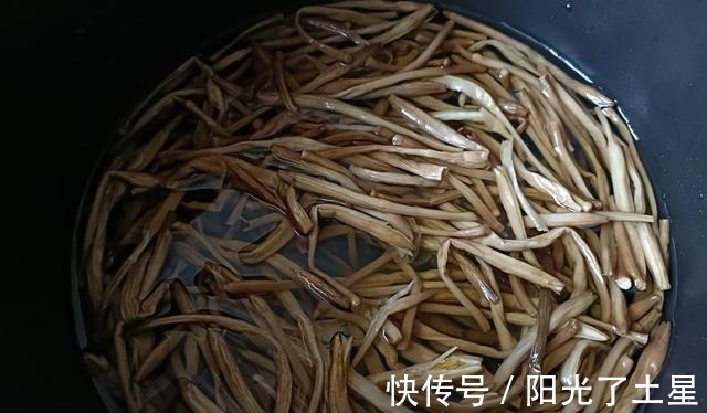 补脑|降温后，多给孩子吃“营养模范生”，3元炒一盘，保护视力又补脑！