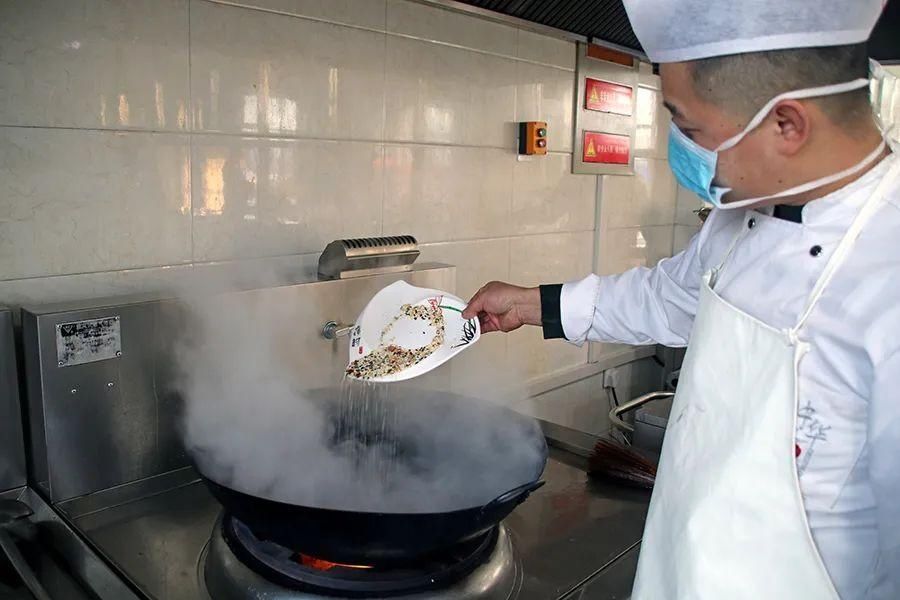 腊八｜开饭了，快来尝尝军营好粥