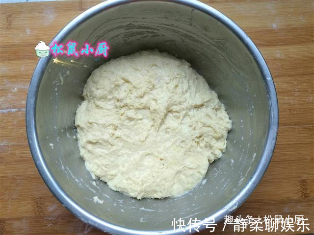 面粉|炸油条用酵母、泡打粉全错!油条店老板教你正确做法,金黄酥脆