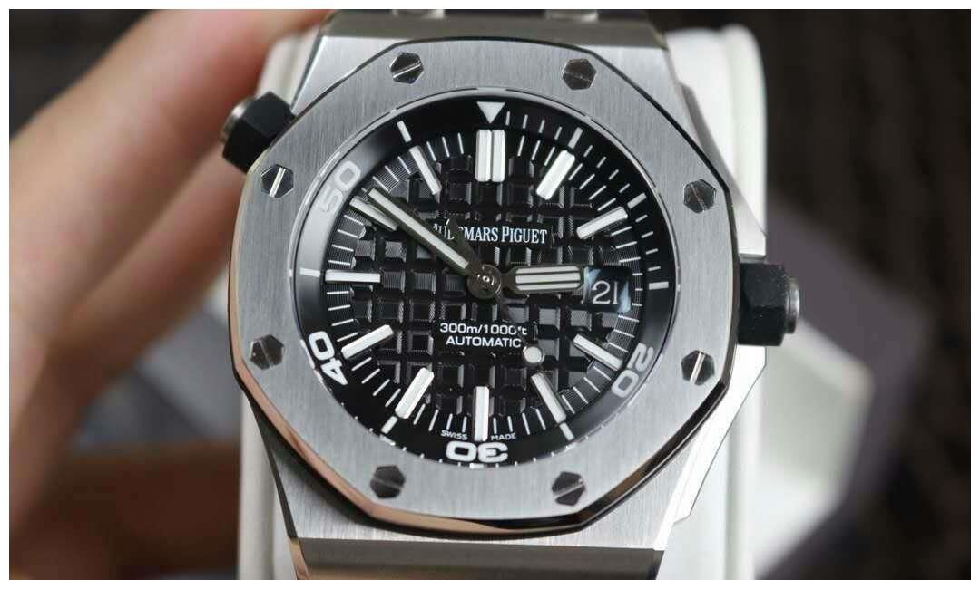 7到14万，世界十大名表中最热门的三款男士潜水表盘点