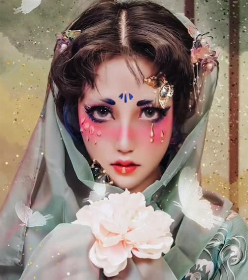 宠粉博主仿妆“粉丝手稿”,开始被手稿逗笑,最后难以置信