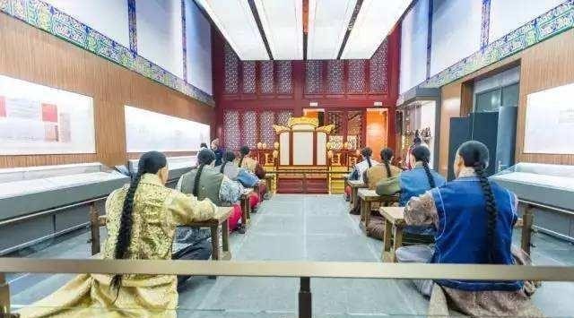 扭头|乾隆在殿试上出一上联,无人对出,一考生扭头就走,却被封为状元