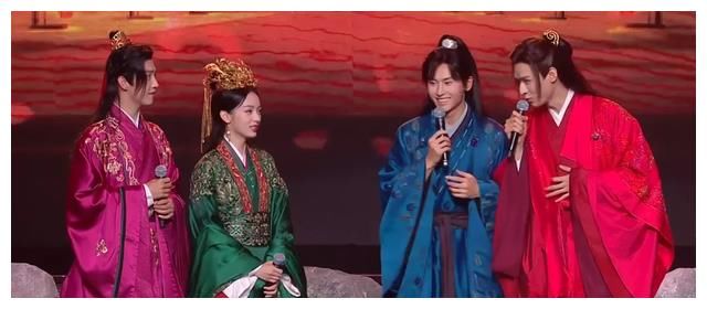 太勇了《山河令》演唱会主角互动太会玩，山人：这是我能看的吗