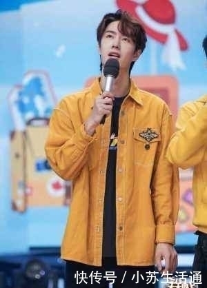 王一博你穿蓝大褂的样子,像极了书中翩翩贵公子,少年未来可期