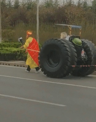 |搞笑GIF:超喜欢这类运动,虽然不刺激,但是超搞笑。