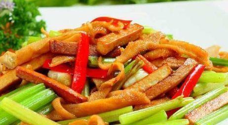 芹菜|美食推荐：猪肚丝、酸辣白菜帮、芹菜炒香干、番茄金针肥牛的做法