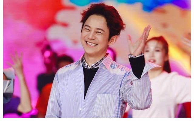 《快乐大本营》正式落幕,何炅复出力撑全场,新节目首播仍被嘲讽