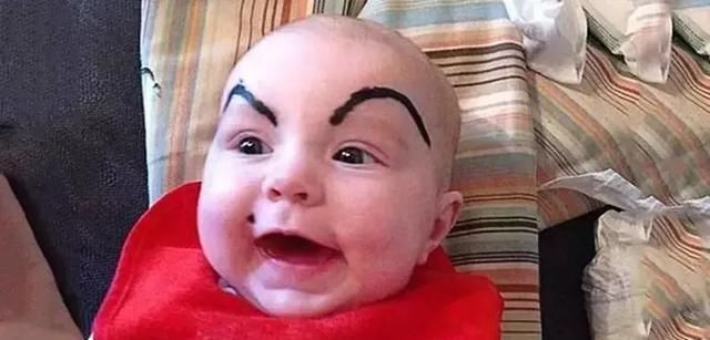 孩子|奶奶把刚满月孙女的眉毛剃光,2个月后宝妈气哭,网友迷信害人