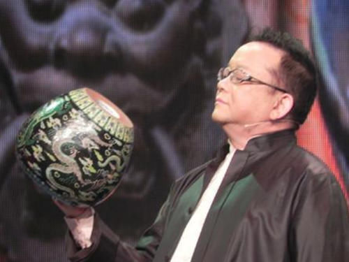 物主|王刚失手砸碎了2亿宝物,物主要求其赔偿,后来事情怎么解决的