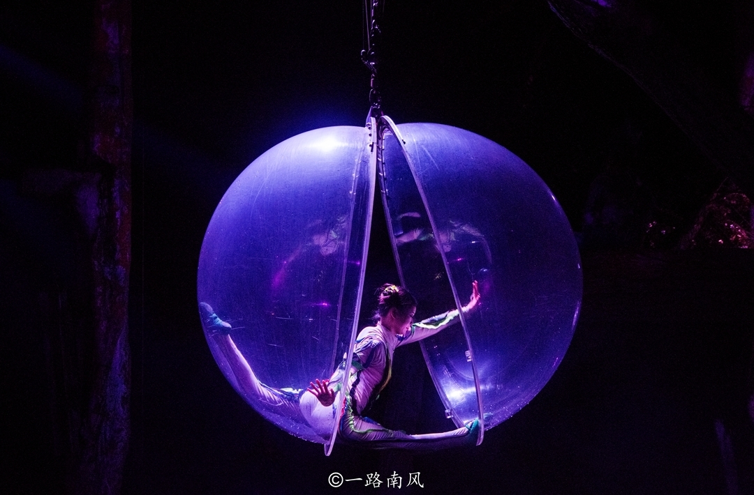 后半程|江西龙虎山出现创新演出,游客要边走边看,后半程还要坐船追着跑