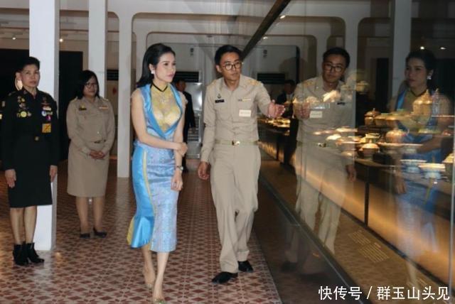 苏提达又穿长裤长袖亮相,警告诗妮娜不要穿得太清凉