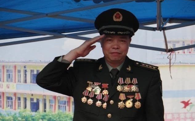 军区|对越自卫反击战之前，他是一名人民教师，战争结束后他成军区司令