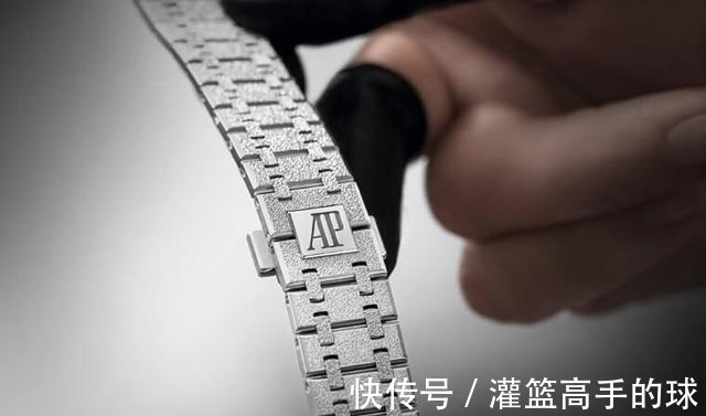 橡树 爱彼皇家橡树自动表34mm,连发白金霜金和黑陶瓷新表!