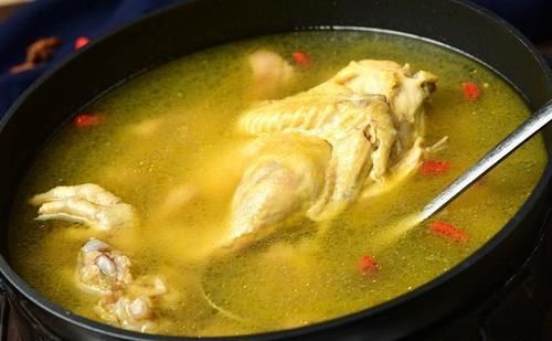 鸡汤|炖鸡最忌讳“这3种调料”,要是不小心加错,鸡汤不鲜,腥味还重