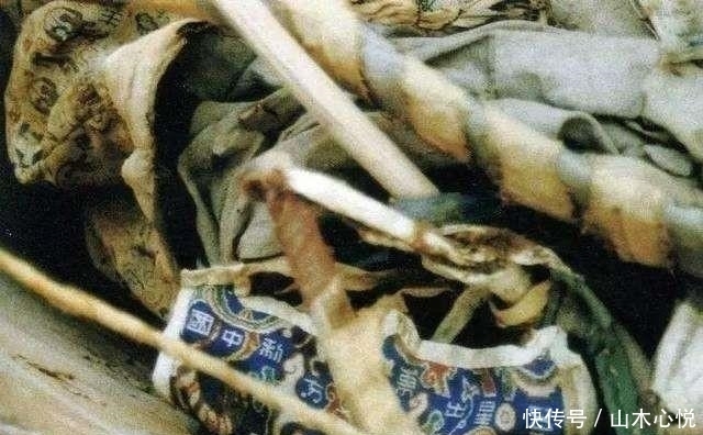 "五星出东方利中国"护臂出土,专家发现,后面还有13字
