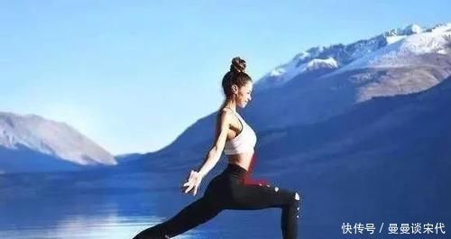 架势|瑜伽站立劈腿操练,如许循规蹈矩进来,实在不难