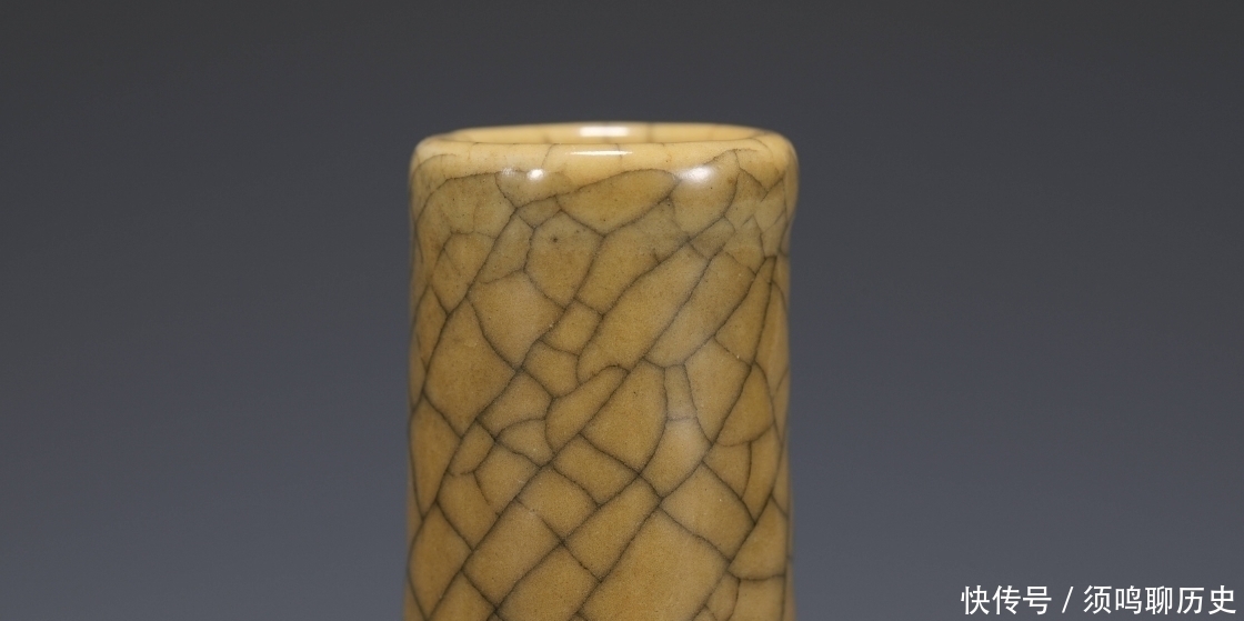  清中期 黄哥釉长颈瓶