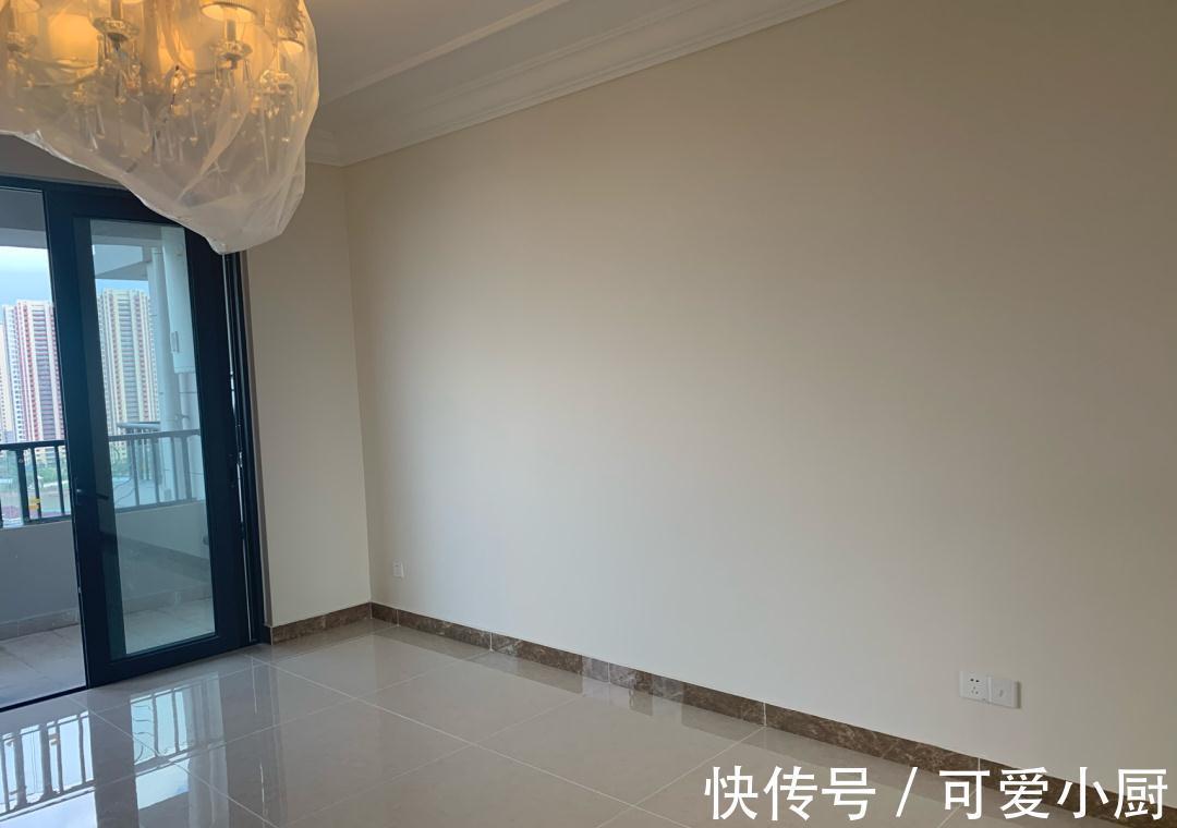 采光|简约精装修新房成功收房,入户餐厅暖灯还不错,全屋采光南北通透