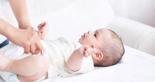 孩子|奶奶嫌天热给孙子穿开裆裤,却把娃坑进了医院,医生不怕断后吗