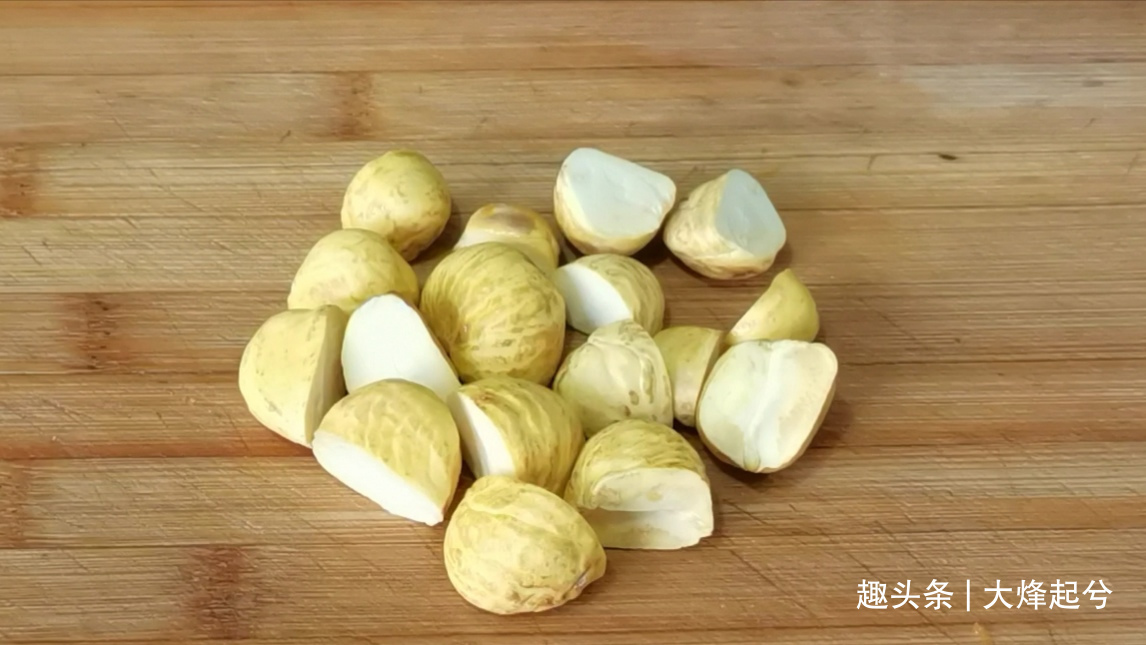 秋冬板栗营养,用板栗南瓜做解腻小甜品,香甜软糯,美味又可口