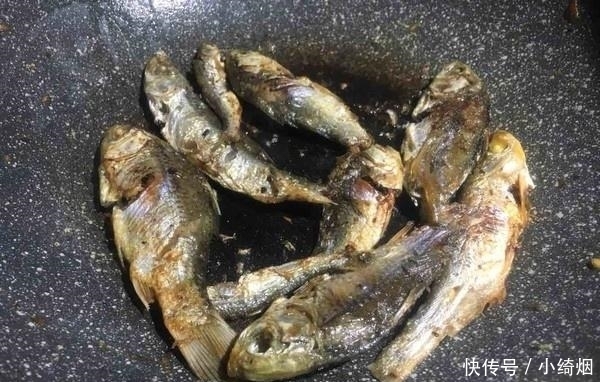 配料|这样做小鱼干,干香辣爽超下饭,比红烧肉还好吃,老公孩子馋疯了
