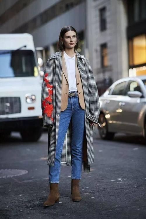 大衣里边穿什么更吸睛？试试“叠穿法”，时髦显品位