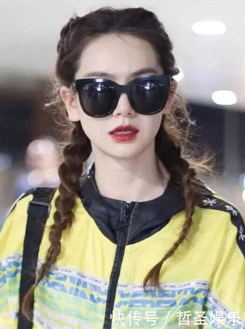 别总扎马尾辫了,现在最火的是“香蕉辫”扎发,明星们都在扎