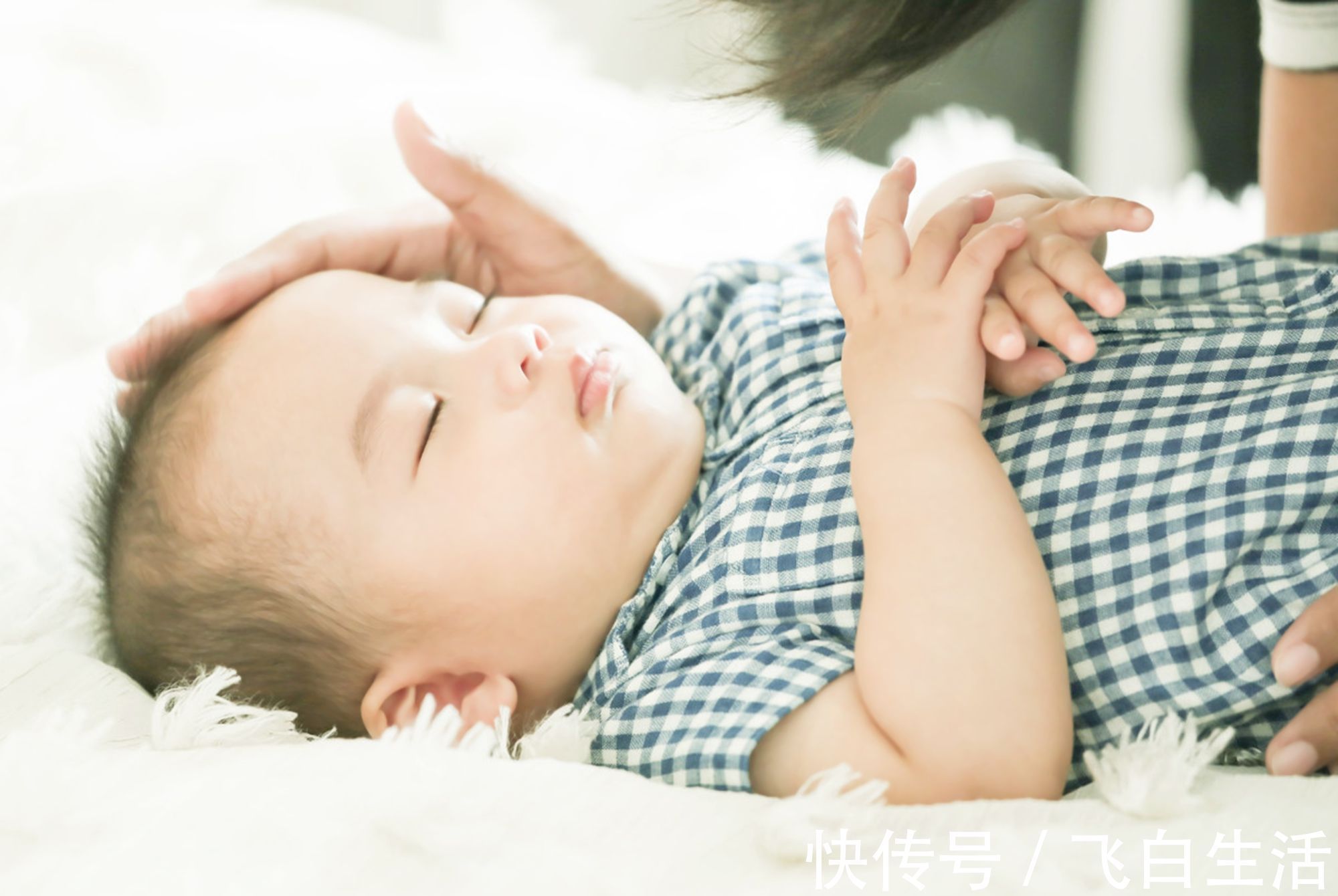 睡着|宝宝睡觉后的这些小动作，可能是体质较差，妈妈要及时“挽救”