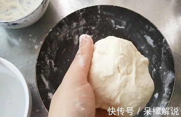 做馅饼,不需要发面烫面,只要注意3点,保证薄皮大馅,皮脆馅香