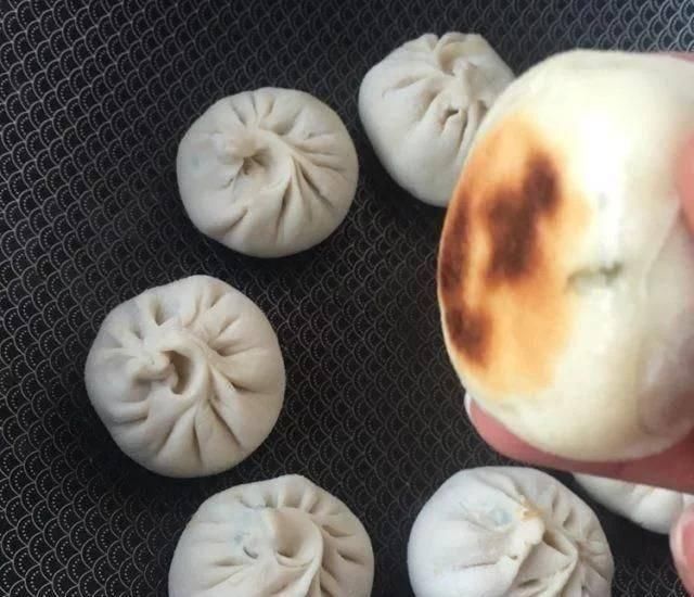 底脆皮软馅香的三鲜水煎包,这么做才好吃
