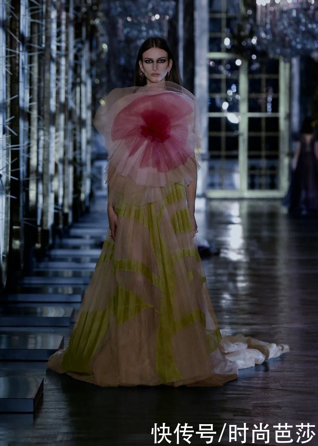 DIOR讲述的童话故事，只有成年人才能读懂