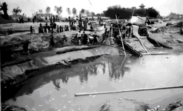 现场|抗战时张献忠沉银挖掘现场照 傻儿师长亲自挂帅 最终无功而返