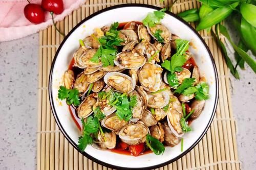 食用盐|夏天吃花甲，教你1个新吃法，不炖不炒，简单易学，家人都说好吃