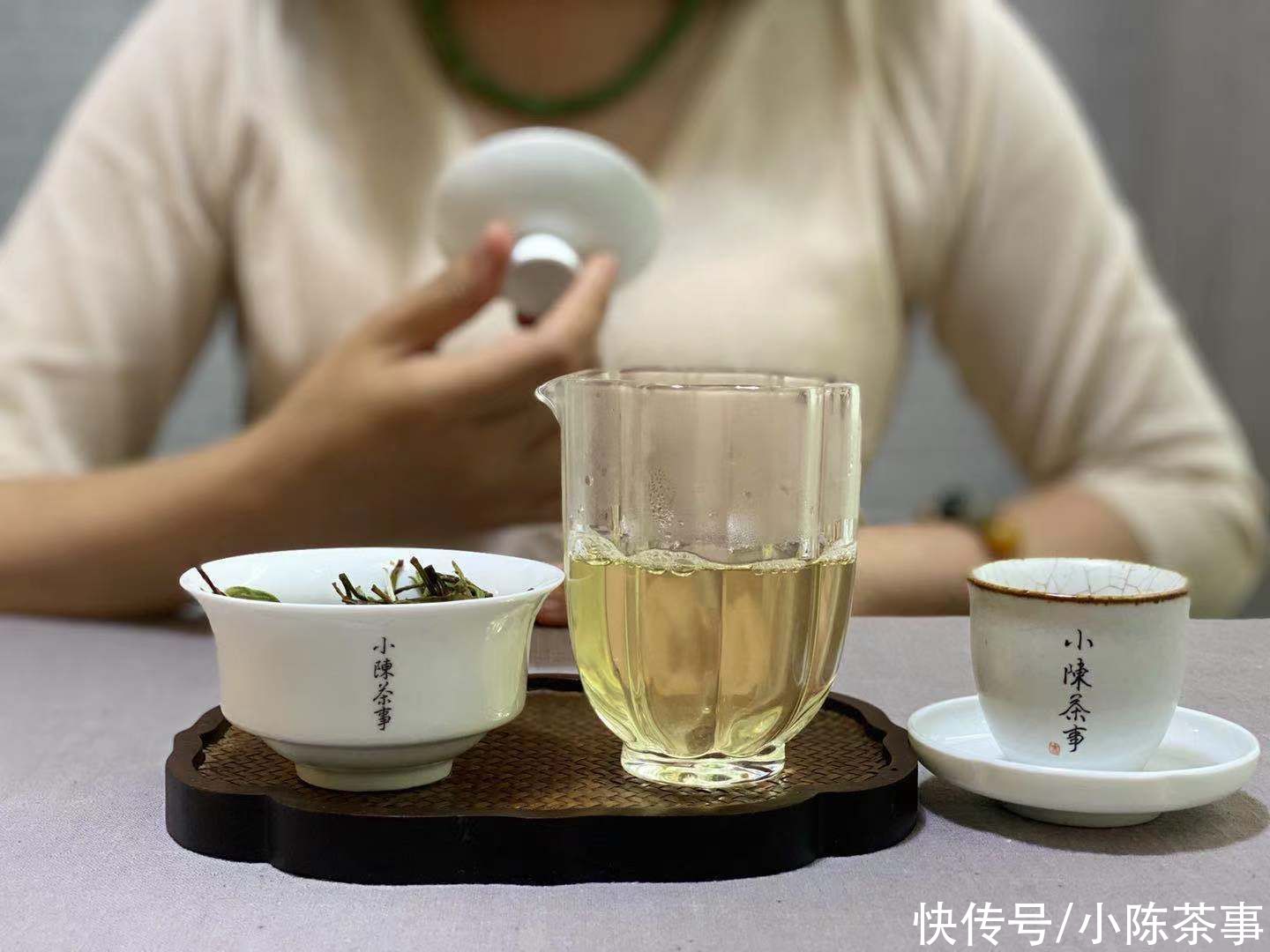 老白茶|绿茶香，红茶醇，岩茶岩骨花香，那白茶应该喝什么？