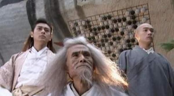师父!难怪黄药师武功高强,他的师父大有来头,华山五绝无一人是他对手