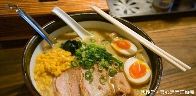 中国宵夜“大排档”,日本宵夜吃什么?网友:难怪吃不胖呢