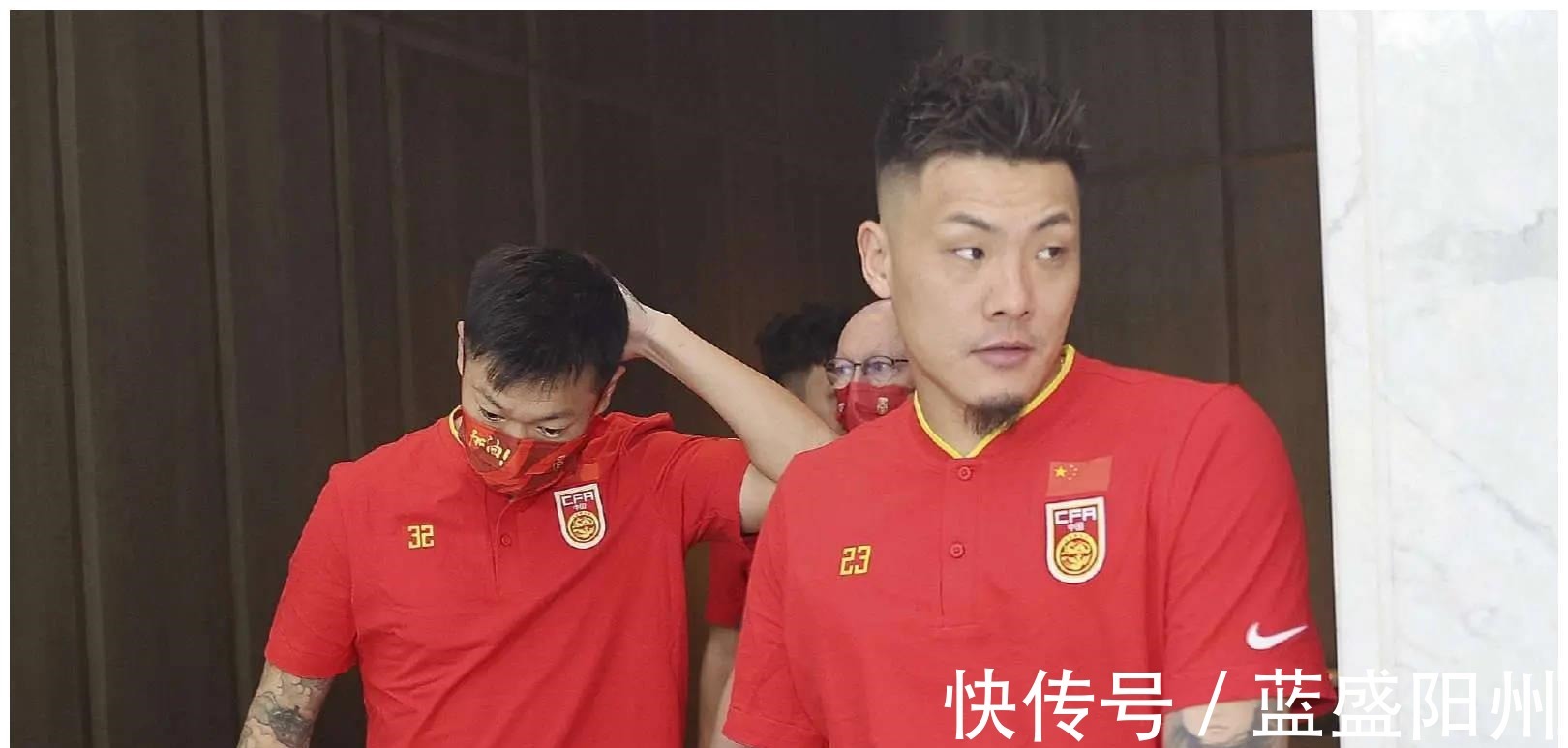 颜骏凌|国足拿越南撒气,李霄鹏再变阵,韦世豪+王大雷有望首发,弃用两!