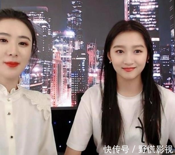 薇婭在綜藝節(jié)目中素顏出鏡,有許多網(wǎng)民表明不像一個人啊