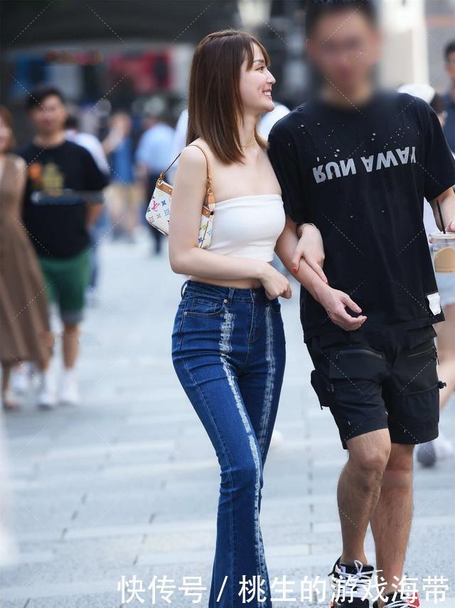 风格|白色上衣，蓝色牛仔裤，既有西部牛仔风格又有优雅气质