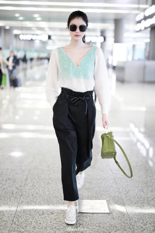 梨形身材的春天来啦，这样穿扬长避短，时髦又显瘦