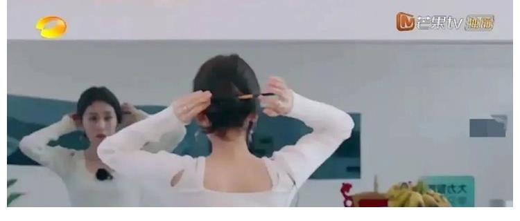 张碧晨|张碧晨一根筷子盘头发,赵丽颖都惊讶了