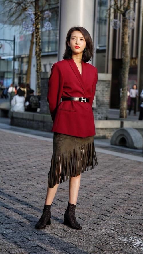 都年初五了还穿大红色？尝试这几种“衍生色”，避免单调更显高级